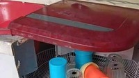 Selain untuk menaruh makanan, ada juga yang mengalihfungsikan bagian depan kipas angin untuk menyimpan gelas dan piring seperti ini. Foto: Twitter/Instagram