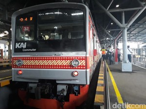 Transisi Endemi COVID-19, Penumpang KRL Jogja-Solo Boleh Tak Pakai Masker