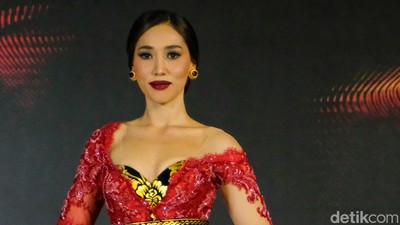 8 Foto Gek Bali Laksmi di Penjurian Miss Universe 2022