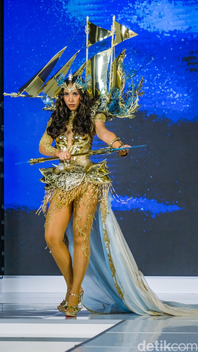 Laksmi merupakan Puteri Indonesia pertama berasal dari Provinsi Bali. Wanita yang lahir di Melbourne pada 29 Januari 1996 ini, bertekad membawa pulang gelar Miss Universe 2022 ke Indonesia. Pasti ada rasa deg-degan karena saya ingin merepresentasikan Indonesia. Saya ingin tampil yang terbaik untuk negara ini, kata Laksmi. Foto: Andhika Prasetia/ Detikcom.