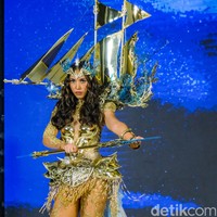 Laksmi merupakan Puteri Indonesia pertama berasal dari Provinsi Bali. Wanita yang lahir di Melbourne pada 29 Januari 1996 ini, bertekad membawa pulang gelar Miss Universe 2022 ke Indonesia. Pasti ada rasa deg-degan karena saya ingin merepresentasikan Indonesia. Saya ingin tampil yang terbaik untuk negara ini, kata Laksmi. Foto: Andhika Prasetia/ Detikcom.