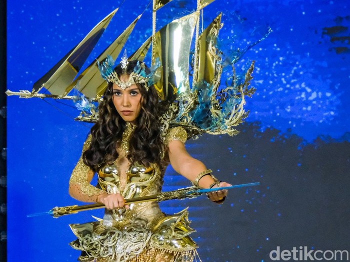 Laksmi De-Neefe Suardana Laksmi De-Neefe Suardana Jelang Miss Universe