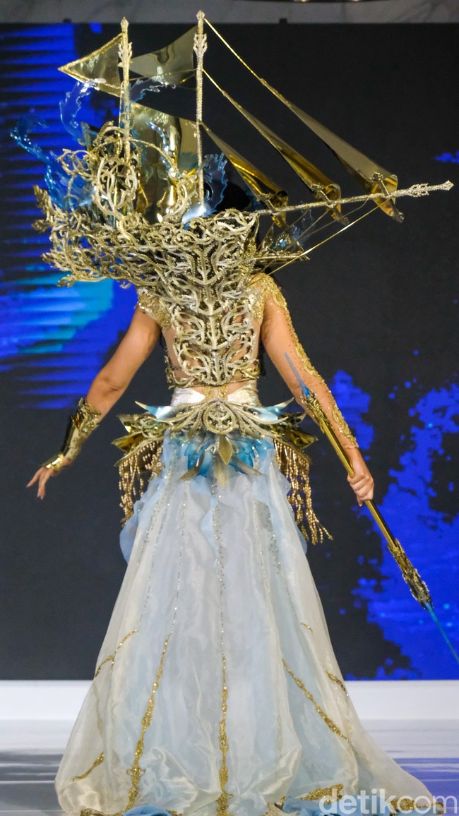 Dari awal saya merasa kok ringan ya ternyata. Karena mungkin sudah menyatu sejak pertama kali saya mencoba wow i love it. Semua orang mengungkapkan saya seperti wonder woman dan saya merasa seperti wonder woman, terangnya sambil tertawa bahagia. Foto: Andhika Prasetia/ Detikcom