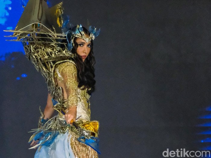 Desainer Morphacio Body Art, Ikie Morphacio dan Ayrin Desainer Morphacio Body Art, Ikie Morphacio dan Ayrin, yang sudah membuat busana nasional yang dipakai oleh Laksmi De Neefe di Miss Universe 2022.