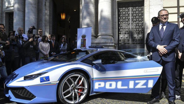 Wuss! Pakai Lamborghini, Polisi Italia Antarkan Donor Ginjal ke Pasien