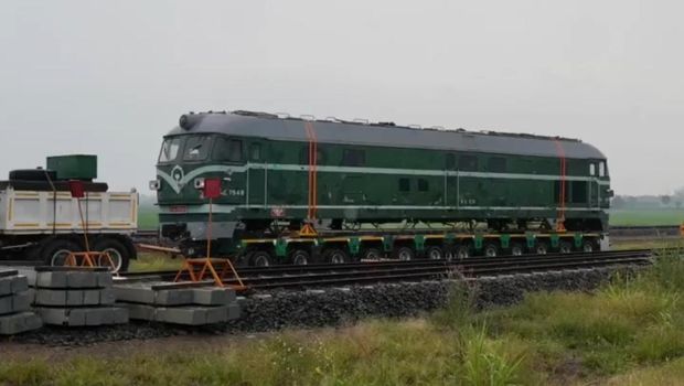 Lokomotif DF4B untuk pembuatan jalur rel kereta cepat Jakarta-Bandung