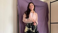 Pengen punya abs lagi. Bisa yuk bisa! tulis Lula Lahfah. (Foto: dok Instagram)