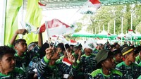 Sebagian jemaah hadir dalam Jambore Dai Internasional dengan mengibarkan bendera merah putih.