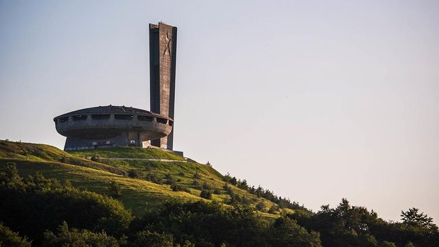 Monumen Buzludzha di Bulgaria.