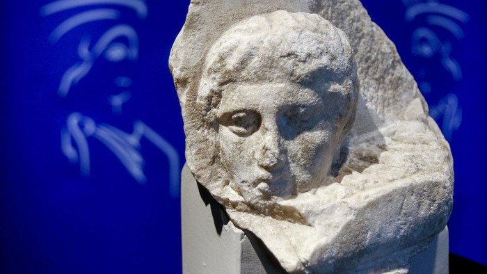 Potongan patung di kuil Parthenon