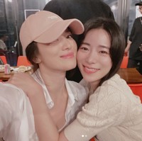 Tahun ini, Lim Ji Yeon kebanjiran tawaran akting. Sebelum tampil di The Glory, sang aktris membintangi Money Heist: Korea - Joint Economic Area Part II dan dikenalkan sebagai karakter baru bernama Seoul. Dia juga beradu akting dengan Yoon Gyun Sang dalam drama Korea Rose Mansion. Foto: Instagram