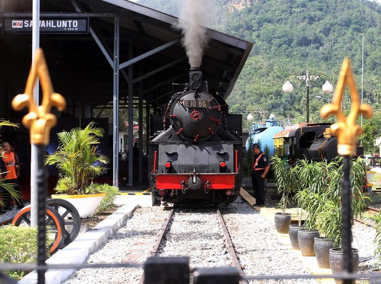 Kereta Api Wisata Mak Itam Kembali Beroperasi