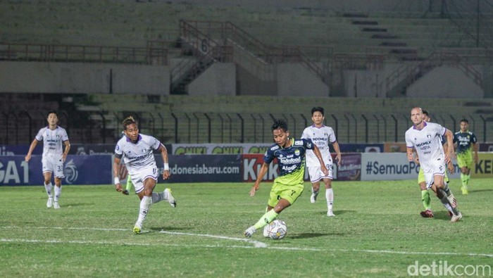 Persib Bandung vs Persita Tangerang di Stadion Sultan Agung, Bantul, DIY, Rabu (21/12/2022).