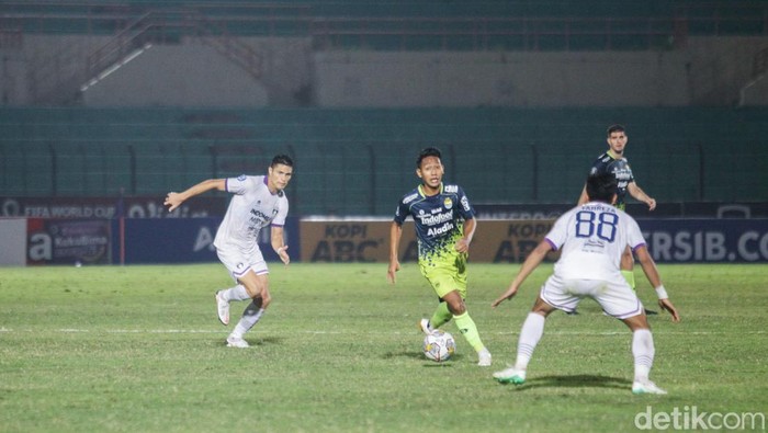 Persib Bandung vs Persita Tangerang di Stadion Sultan Agung, Bantul, Jogja, Rabu (21/12/2022). Persib Bandung vs Persita Tangerang di Stadion Sultan Agung, Bantul, DIY, Rabu (21/12/2022).