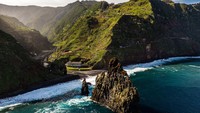 Tahukah kamu, kalau Pulau Madeira sudah 6 kali mendapat penghargaan sebagai Europes Best Island Destination alias Destinasi Pulau Terbaik di Eropa versi World Travel Awards.