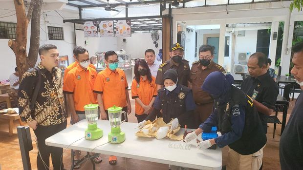 Polda Metro Jaya memusnahkan sabu barang bukti kasus Irjen Teddy Minahasa dkk