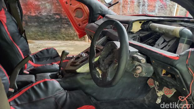 Pria Sukoharjo sulap mobil tua jadi 'Lamborghini'. Foto diambil Rabu (21/12/2022).