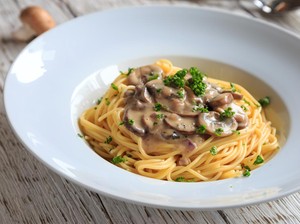 Menu Harian Ramadan 15: Spaghetti dan Lumpia Isi Jamur yang Menggoda Selera