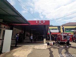 50 Pasien RSUD Palabuhanratu Dipindahkan Usai Plafon IGD Terbakar
