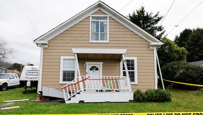 Rumah Rusak Akibat Gempa M 6,4 di California Gempa bumi berkekuatan Magnitudo 6,4 mengguncang California, Amerika Serikat, Selasa (20/12) waktu setempat. Sejumlah rumah rusak akibat gempa bumi tersebut.