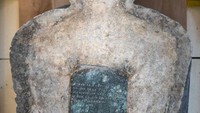 Usai berbulan-bulan akhirnya identitas sarkofagus itu terbongkar. Di dalamnya ada sisa-sisa seorang uskup yang meninggal pada tahun 1710 bernama Antoine de la Porte. Sang uskup meninggal dalam usia 83 tahun. (Foto: LIONEL BONAVENTURE/AFP via Getty Images)