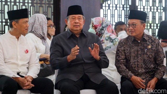 SBY hingga Jonan Melayat Eks Menteri ESDM Subroto Sederet tokoh melayat eks Menteri Pertambangan dan Energi (kini ESDM) Subroto. Mereka antara lain Presiden ke-6 SBY dan eks Menteri ESDM Ignasius Jonan.