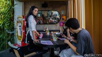 Lokasi Karens Diner berada di Jalan Panglima Polim IX no 15, Jakarta Selatan.