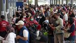 Suasana Stasiun Pasar Senen Pagi Ini, Mulai Dipadati Pemudik Nataru