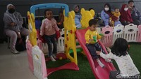 Banyak penumpang yang mulai berangkat mudik untuk menghindari kepadatan saat akhir pekan.  