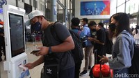 Sedangkan kedatangan di Stasiun Pasar Senen sebanyak 8.640.   