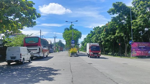 Suasana di depan pintu masuk Terminal Mengwi, Badung.