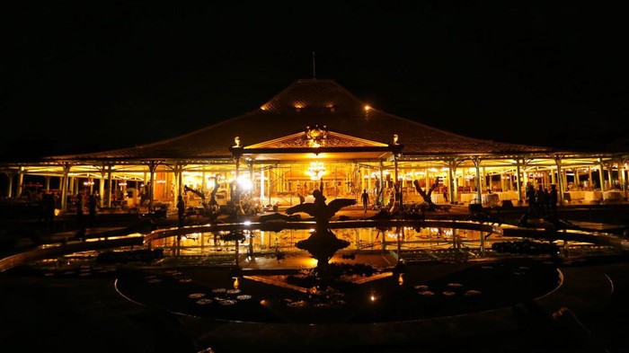 Tempat Nikah Kaesang Jadi Cagar Budaya Pertama Pakai Listrik EBT Istana Pura Mangkunegaran, Surakarta menjadi cagar budaya pertama yang memakai Renewable Energy Certificate (REC) dari PT PLN (Persero). Langkah ini sebagai komitmen mendukung pemerintah dalam transisi energi dan menuju masa depan bumi yang lebih hijau.