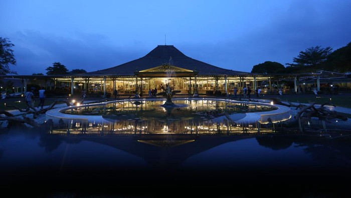 Istana Pura Mangkunegaran, Surakarta menjadi cagar budaya pertama yang memakai Renewable Energy Certificate (REC) dari PT PLN (Persero). Langkah ini sebagai komitmen mendukung pemerintah dalam transisi energi dan menuju masa depan bumi yang lebih hijau.