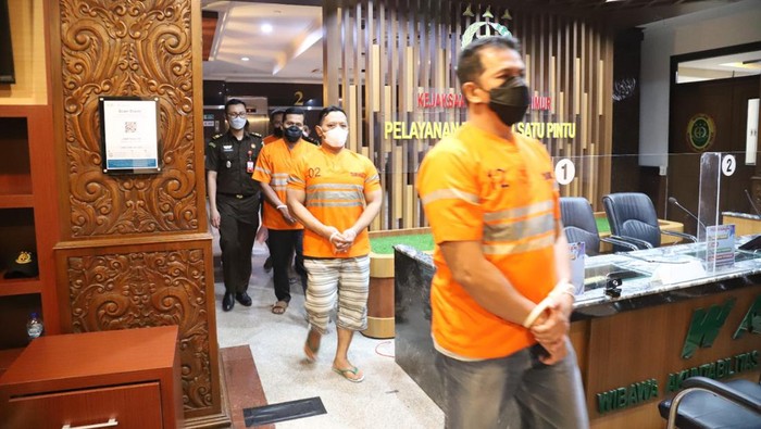 tersangka tragedi kanjuruhan