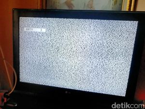 Cerita Warga Sidoarjo Beralih ke Radio Setelah TV Analog Dimatikan