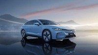 Secara tampilan, Voyah Zhuiguang tak kalah dari mobil-mobil besutan Tesla. Bahkan, bisa dibilang sedikit lebih futuristis. Pabrikan membekalinya dengan headlamp atau lampu utama yang seakan-akan terhubung melalui satu tarikan garis. Sementara logonya dibuat samar di posisi sentral dan grilnya minimalis ala mobil premium. Foto: Voyah Official