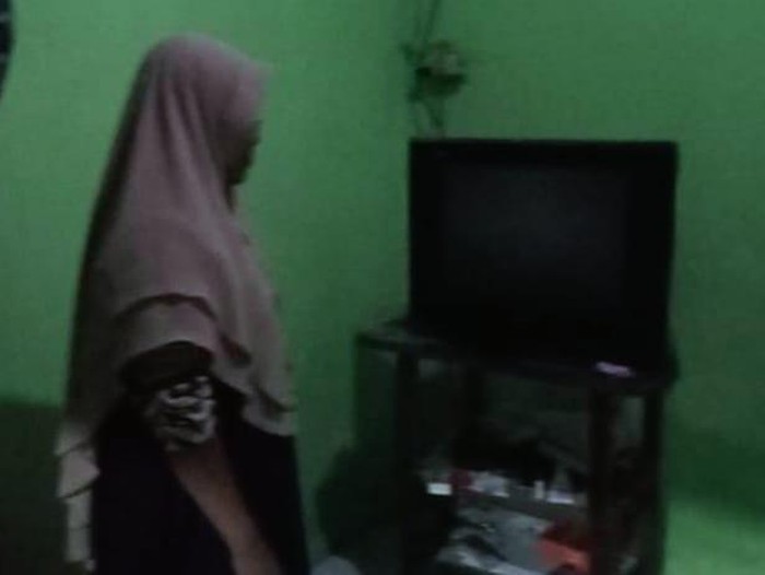 warga gresik tak mampu membeli stb