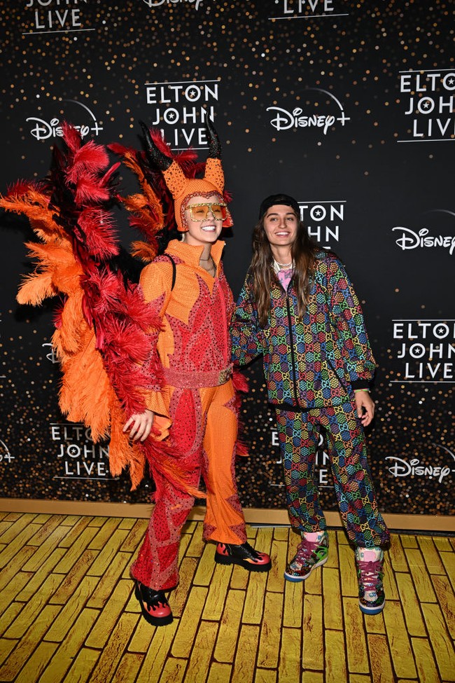 Di bulan November, keduanya kembali tampil bersama di Disneys Elton John Live: Farewell. Foto: Getty Images/JC Olivera