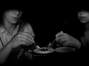 5 Tempat Makan Teraneh di Dunia, di Dalam Penjara hingga Dekat Kuburan