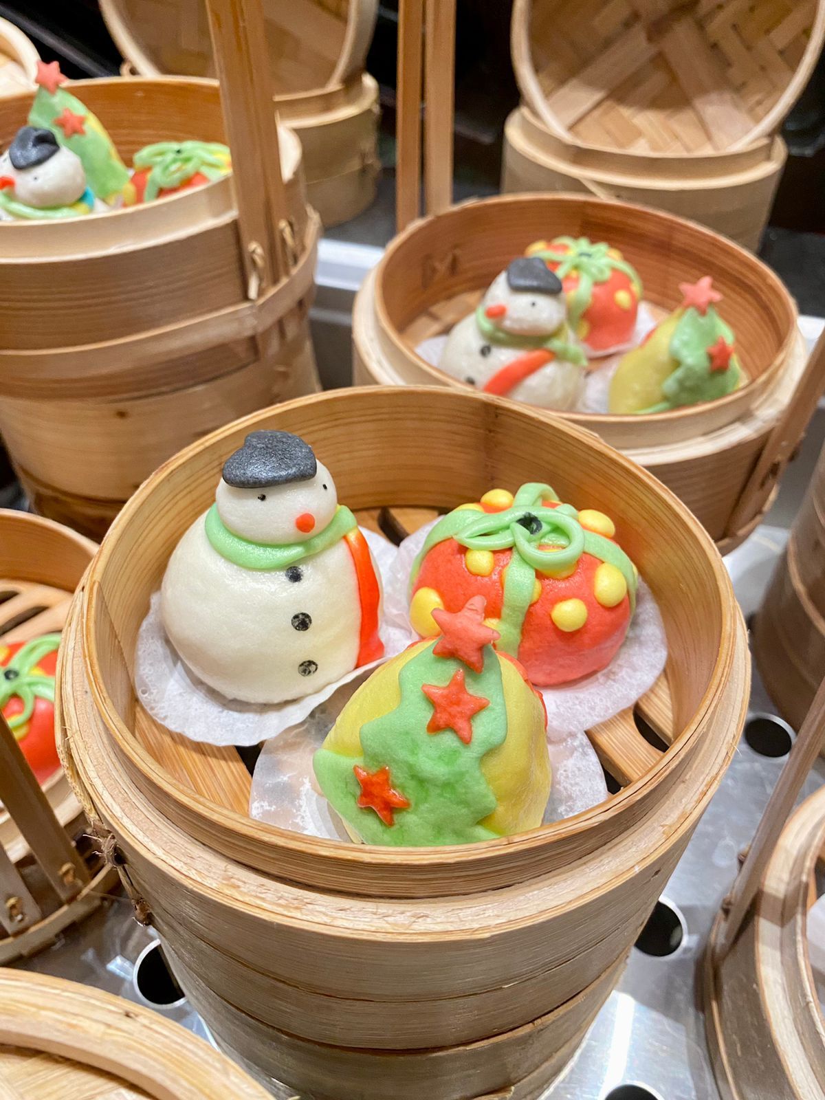 Ada Rib Eye Panggang hingga Santa's Pao Basket Lezat di Restoran Italia Ini