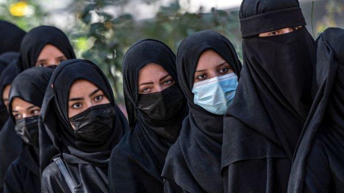 Afghanistan: Taliban larang perempuan belajar di universitas - Mereka hancurkan satu-satunya jembatan untuk masa depan saya