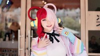 Saat jadi Uta, Andela Yuwono mesti mewarnai rambut dengan dua warna, yakni merah dan pink. (Foto: dok Instagram)