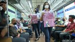 Emak-emak Berkebaya Galakkan Pencegahan Pelecehan Seksual di Kereta