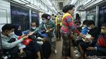 Emak-emak Berkebaya Galakkan Pencegahan Pelecehan Seksual di Kereta