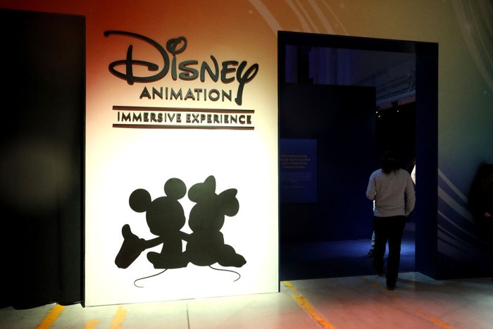 Bertualang di Dunia Imersif Disney! TORONTO, ONTARIO - DECEMBER 20: General atmosphere during the Disney Animation Immersive Experience - VIP Opening Night on December 20, 2022 in Toronto, Ontario, Canada. (Photo by Jeremychanphotography/Getty Images)