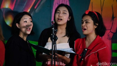 Christmas Carol Jakarta Hibur Warga di Terowongan Kendal