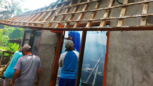 Dapur milik I Komang Balik di Banjar Dinas Abiantiing, Desa Amerta Bhuana, Kecamatan Selat, Kabupaten Karangasem, Bali, hangus terbakar, Kamis (22/12/2022) (Foto : istimewa)