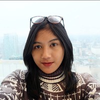 Sebagai Puteri Indonesia DI Yogyakarta 2022, penampilan tentunya menjadi salah satu hal yang cukup penting. Dikenal punya paras cantik nan ayu, Erina tampak percaya diri memamerkan wajah-wajah naturalnya tanpa pulasan makeup. Foto: Instagram/@erinagudono