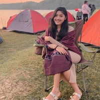 Penampilan Erina Gudono tanpa pulasan makeup pun tetap banjir pujian netizen. Tak sedikit yang memuji kecantikannya dan menyebutnya tetap terlihat ayu. Foto: Instagram/@erinagudono