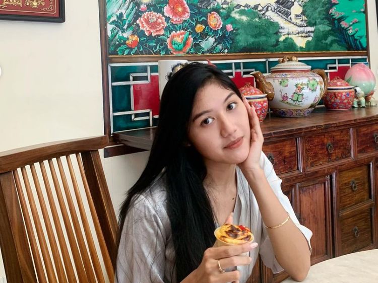 7 Potret Wajah Asli Erina Gudono Tanpa Makeup, Dipuji Tetap Cantik dan Ayu